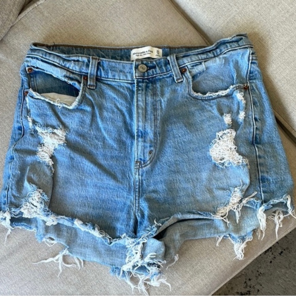 A&F High Rise Mom Short Curve Love